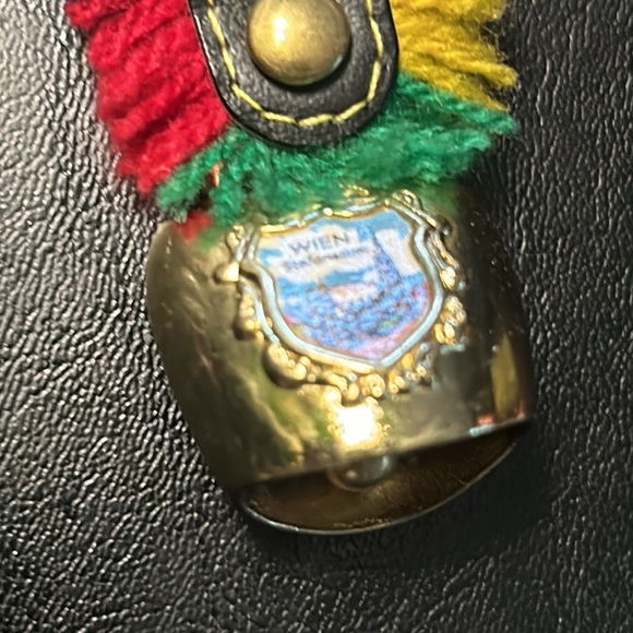 vtg German bell souvenir key holder  worn Stefonsdom 3.5 1.5 - Picture 2 of 3